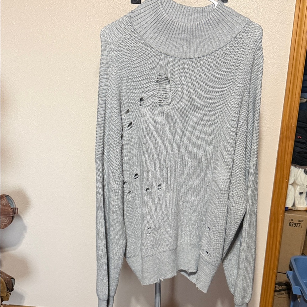 Chelsea DeBoer Gray Turtleneck‎ Sweater
